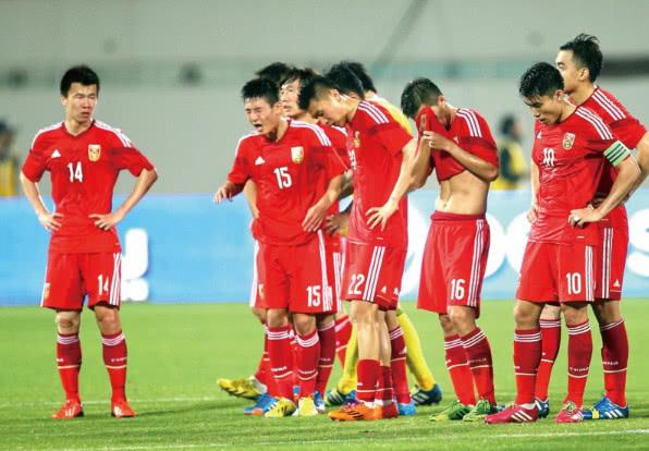 如果在我国的解放军中选拔军人去踢足球,那么