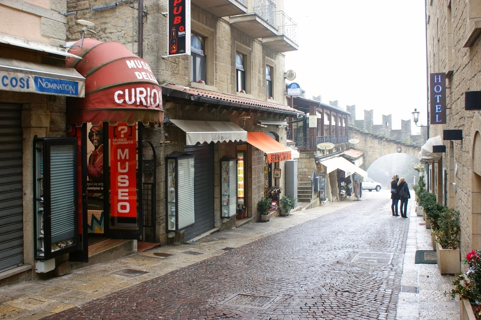 第一个对中国免签的国家,经济十分发达,但国土