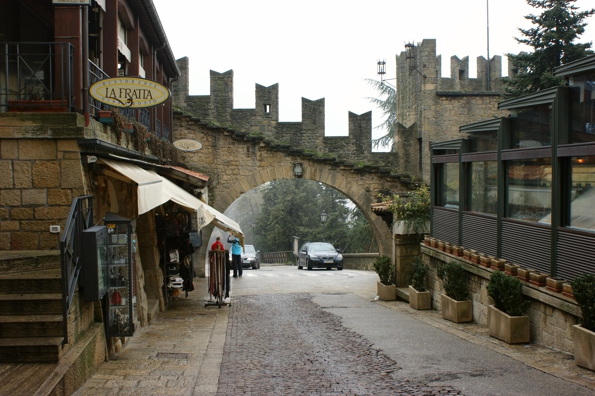 第一个对中国免签的国家,经济十分发达,但国土