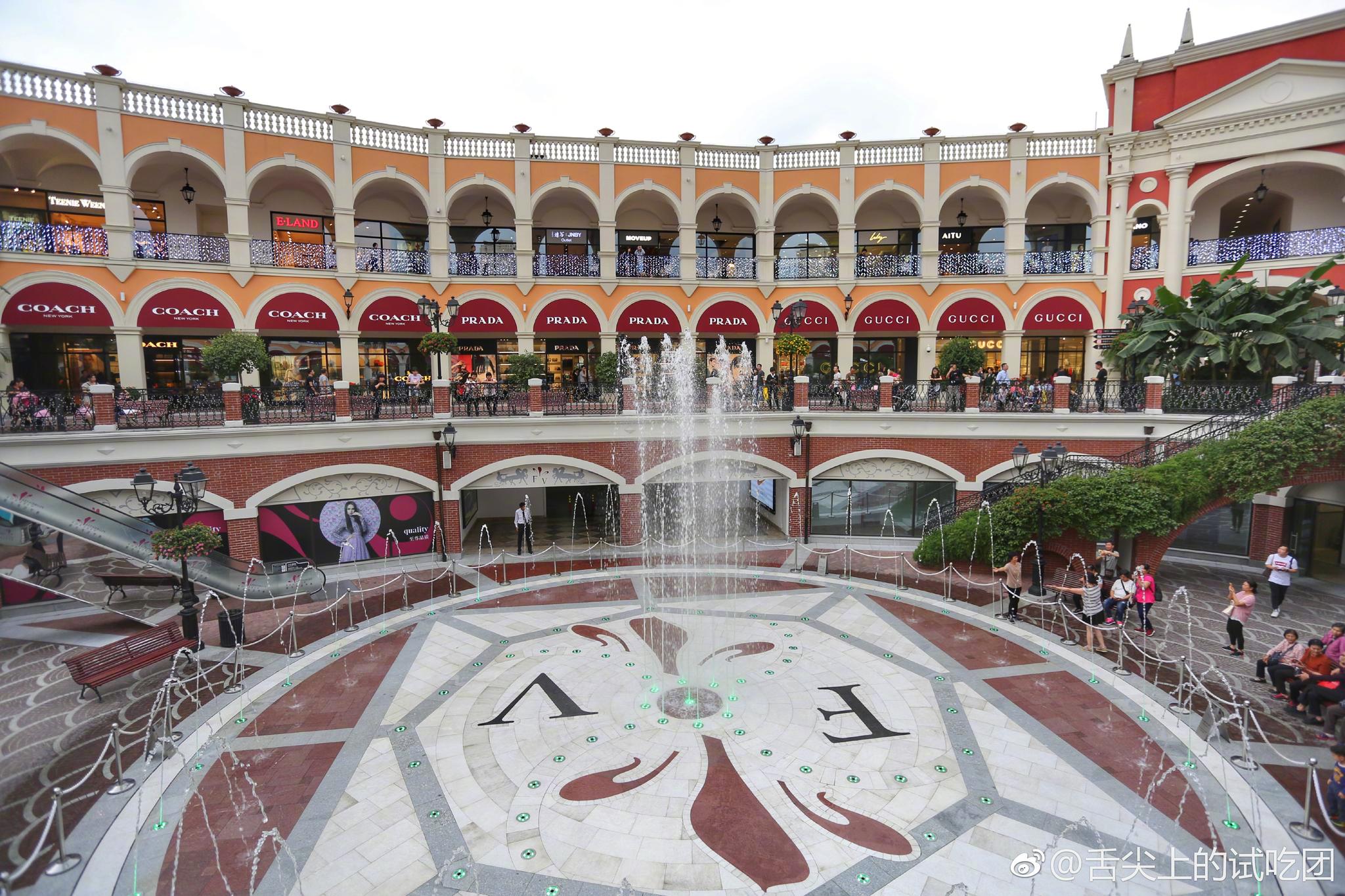 我们周末自驾车到佛山玩,佛罗伦萨小镇是亲子