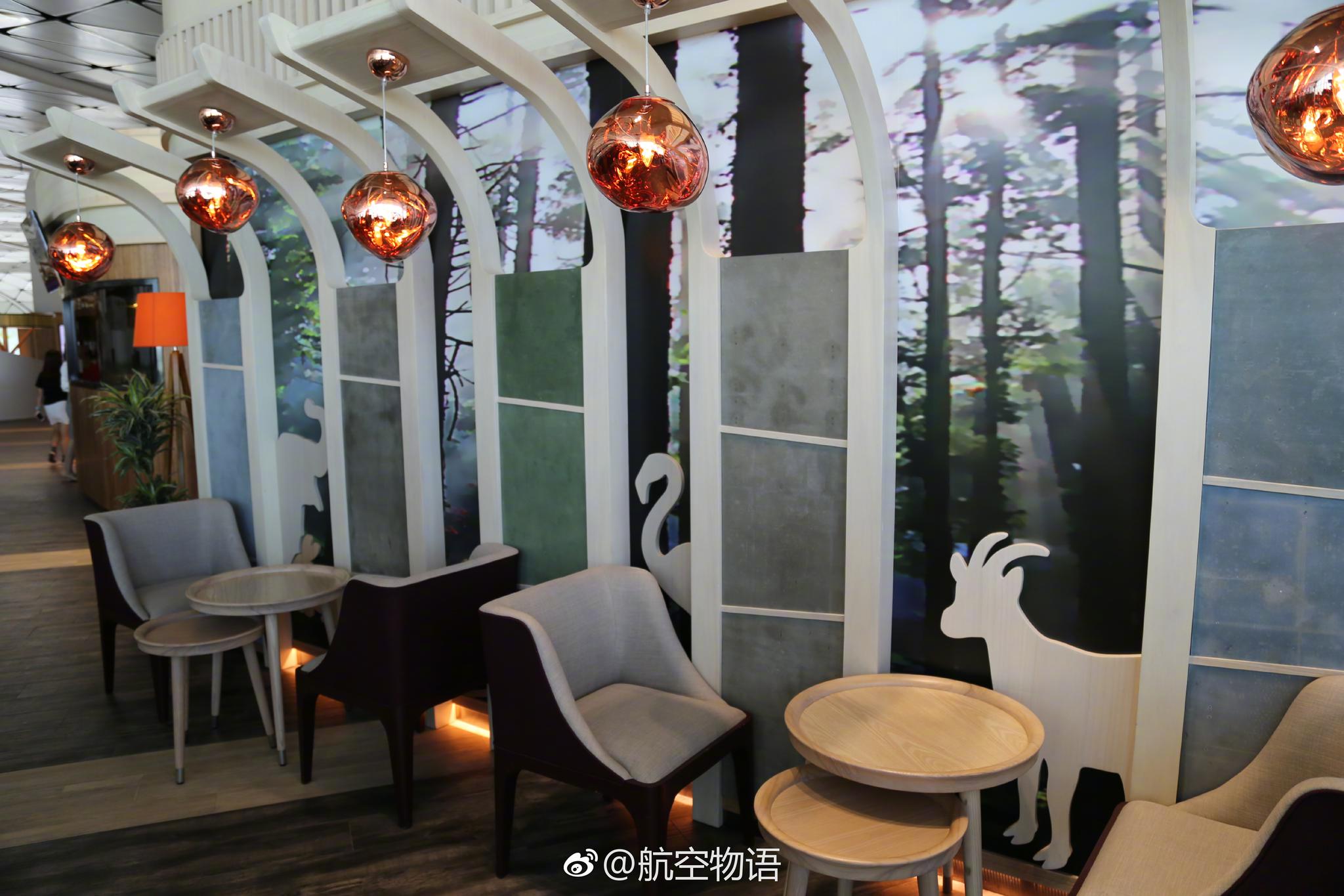 香港航空目前在香港机场有两个休息室,遨堂和