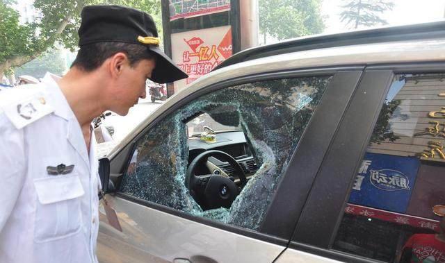 男子新买的宝马车，结果第二天就哭了