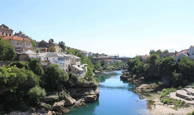 现代版三国鼎立, 一个被分为三个实体的国家