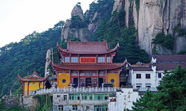 “江南第一山”之称的九华山