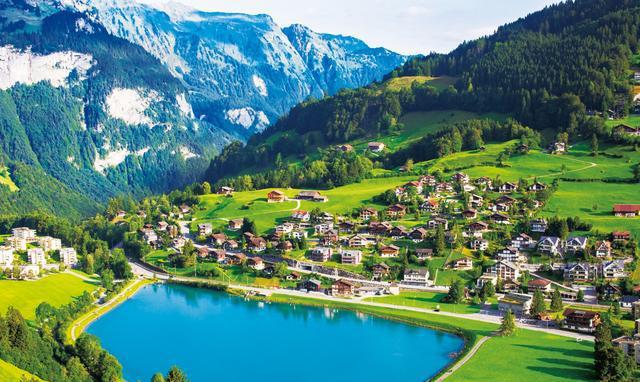 这就是奥伦达部落特色小镇的健康与幸福生活