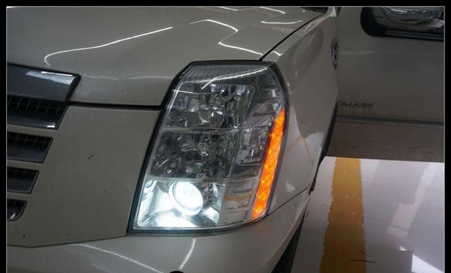 巨无霸凯雷德车灯不够亮，不是换个灯泡就可以的