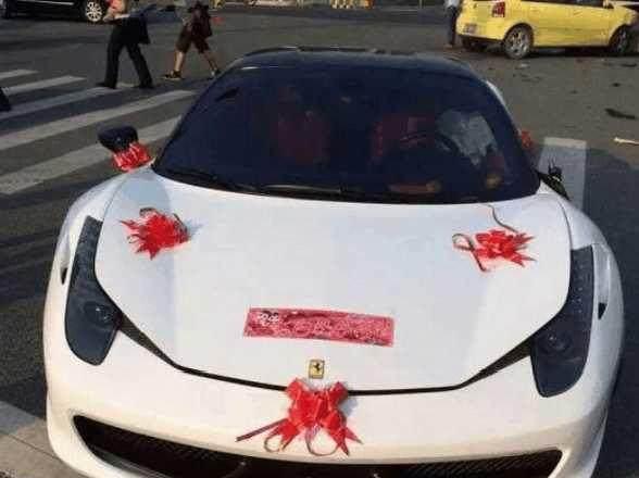新人重金租法拉利婚车 司机一脚油门把它送了原产地