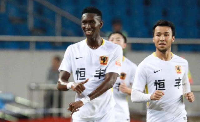 中超美女老板赛后发福利 感谢397名贵州远征