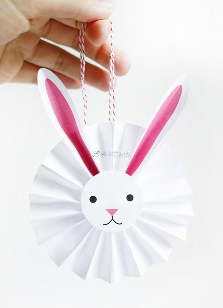 小白兔,白又白,两只耳朵竖起来!这个扇面小玉兔