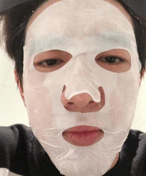 林更新微博晒图恶心人,网友:大晚上的让人反