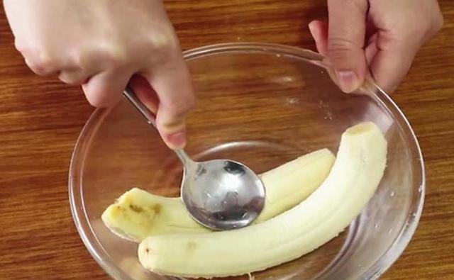 香蕉+鸡蛋,不揉面不放油,美味随时做!