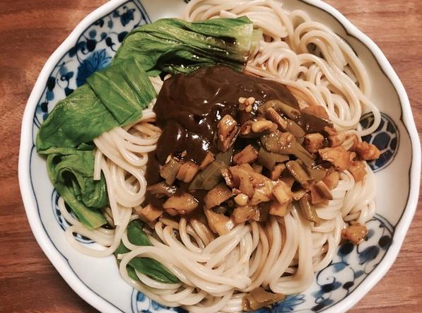 揭秘武汉热干面的调料配方，趁热拌均吃，保你百吃不厌！