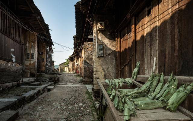 继母得拆迁款,都给亲生儿,继子只得农村祖屋,一