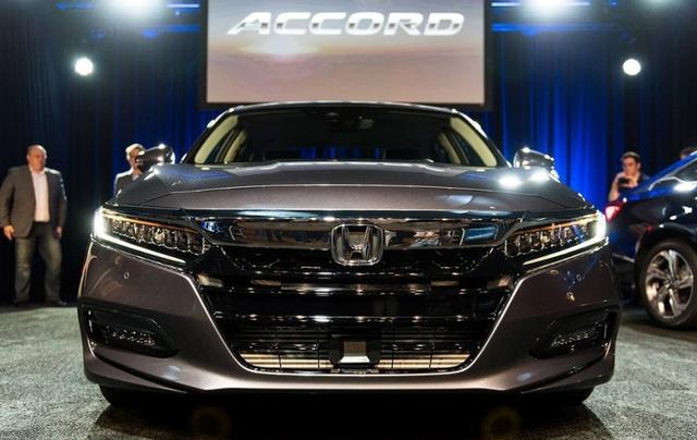 看完凯美瑞再看新雅阁, 不仅是动力, 感觉定位模糊的凯美瑞要被虐