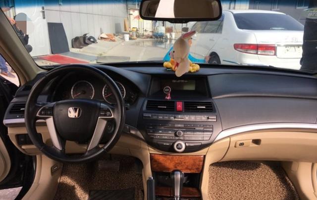 农村小哥花13万买雅阁, 经常被借去当婚车, 坦言乡里乡亲能帮就帮