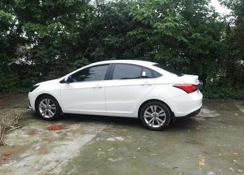 搭载一流的自主发动机，全系标配电动天窗，7万的起步价够厚道