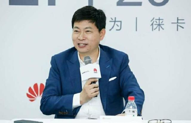 新浪转发:华为手机吓人的技术,三星2年前也有