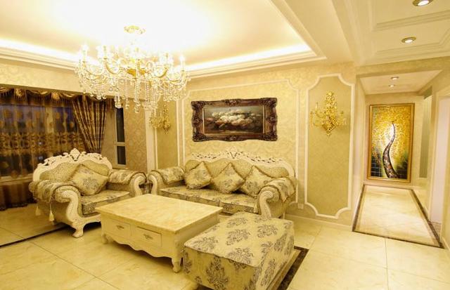 现在都流行石膏线电视背景墙,美观实用,关键还