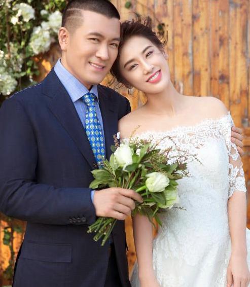 黄圣依两个钻戒炫富,却输给婆婆一个手镯,没有