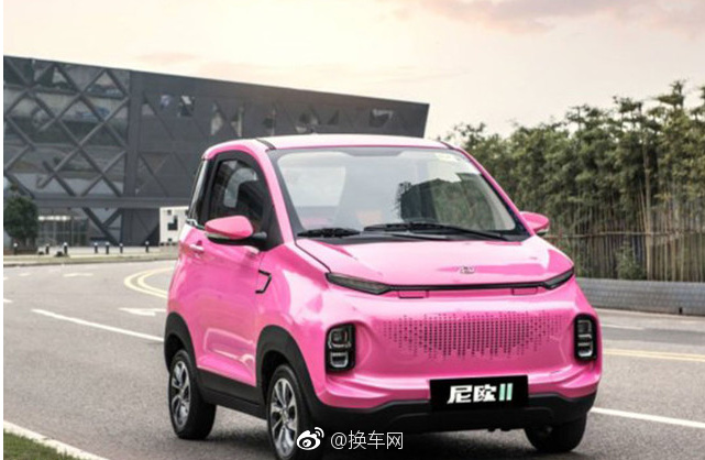 官方发布了一组全新—车型的官图。新车整体设计小巧可爱