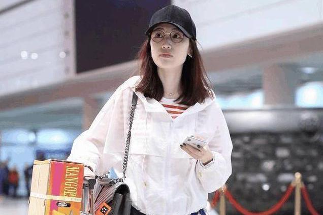 马蓉现身机场:前后变化太大了,简直不敢认了!至