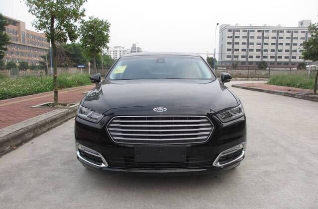 它是成熟男人的选择，满足你的面子，颜值不输凯美瑞，比迈腾大！