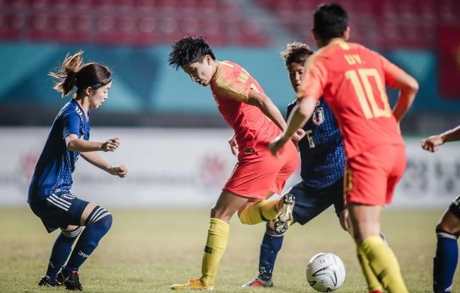 范佩西式头球+利物浦式打法!女足姑娘虽败犹荣