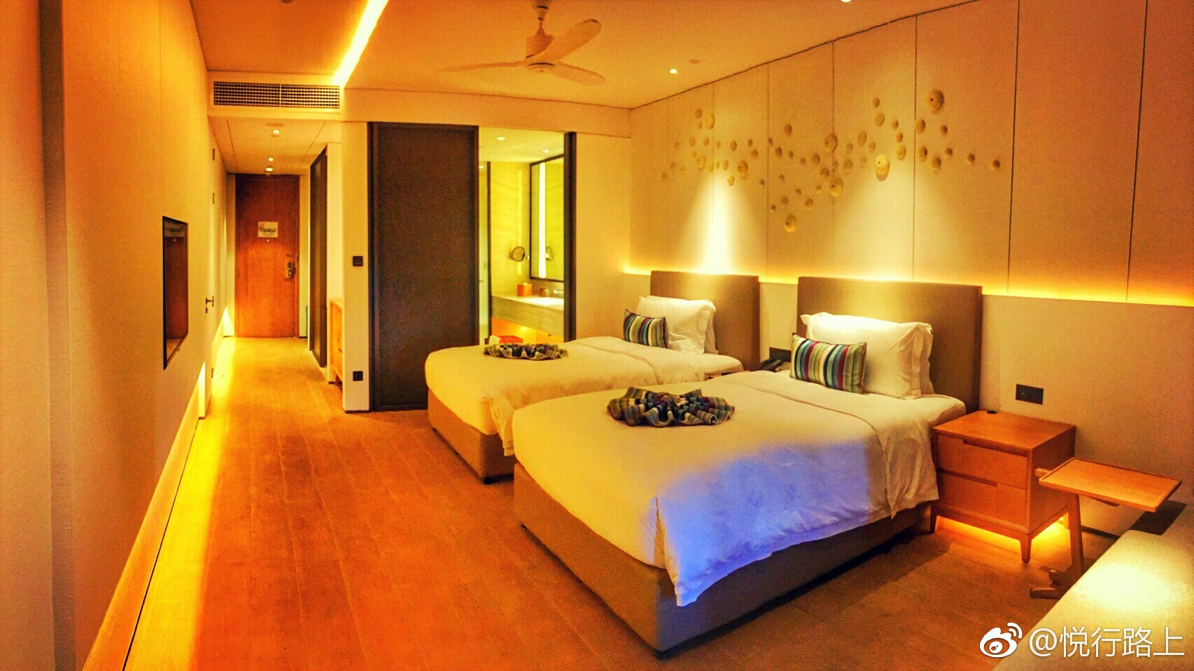 入住三亚网红酒店三亚康年酒店,三亚湾里一众