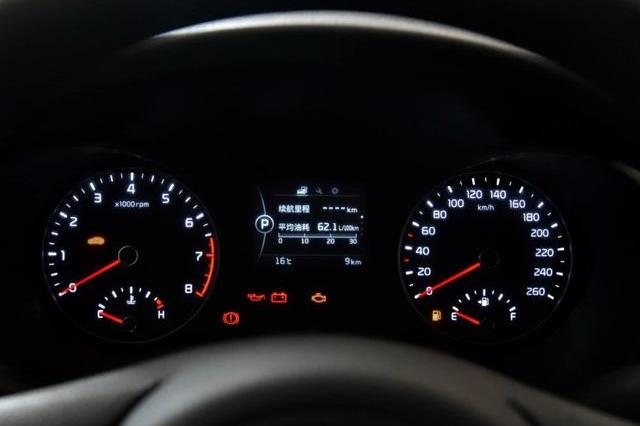 轴距2805，曾是最火中级车，如今售12万，比速腾、思域划算