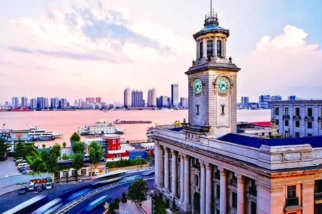 中国在校大学生最多的城市, 铁路网辐射大半个