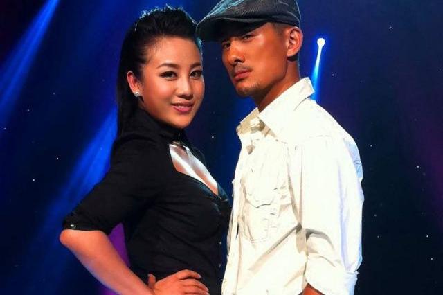 王二妮嫁给了初恋李飞,而48岁的阿宝则娶了小他15岁的张冬玲