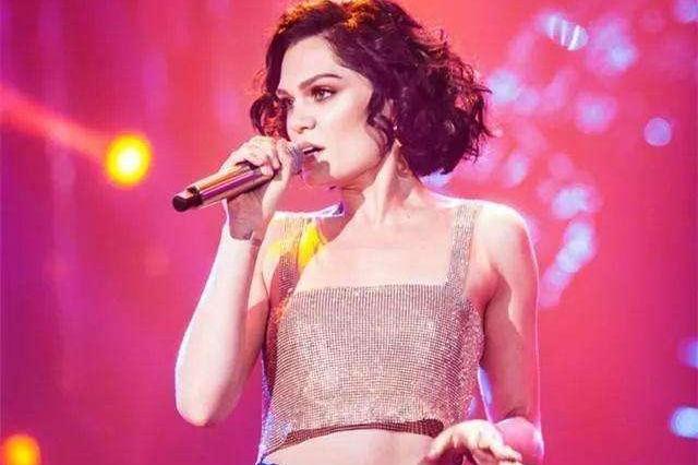 恭喜婕茜获得2018歌手冠军,成为首位拿下歌王