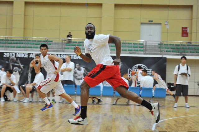 揭秘球星选秀体测数据: 杜兰特做不了1个卧推, 哈登早年是肌肉男