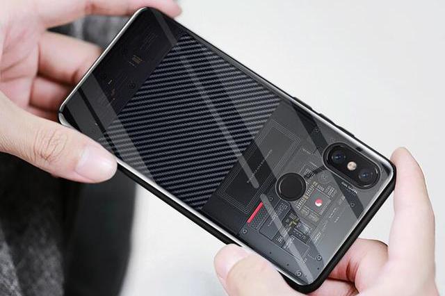 一个手机壳让小米8秒变透明探索版!后置指纹不