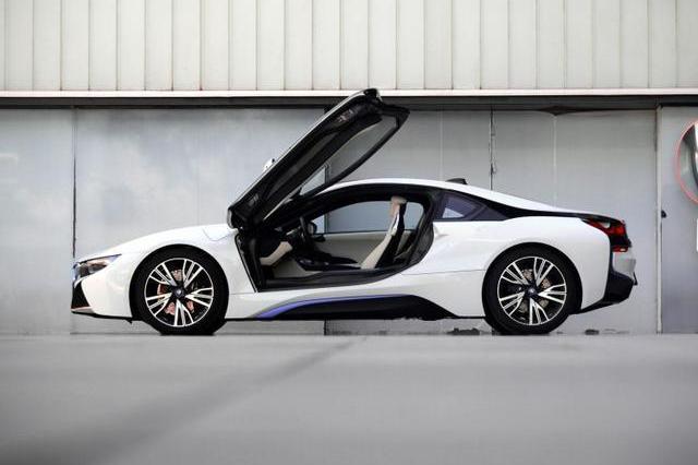 最嚣张的宝马车，配三缸1.5T动力敢卖184万，为它放弃保时捷！