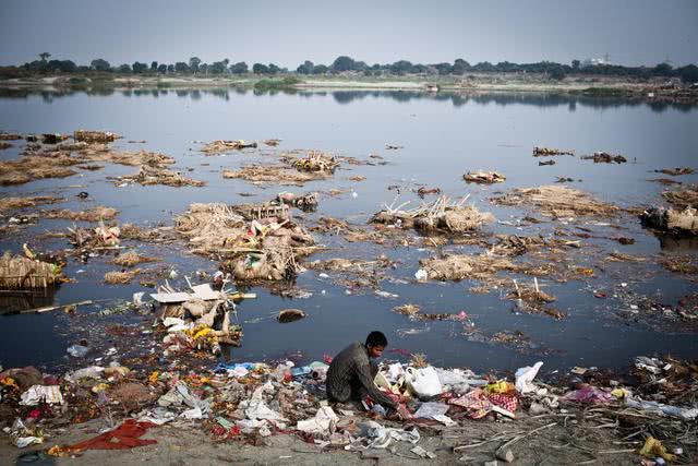 印度恒河水到底有多脏,这画面太美我真不敢看!