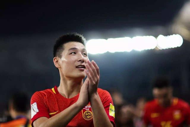 亚洲杯前最后一战,中国足球遇难题!里皮要看新