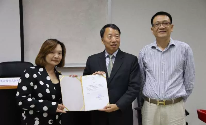 曼谷吞武里大学聘方文国为国际学院与中国留学