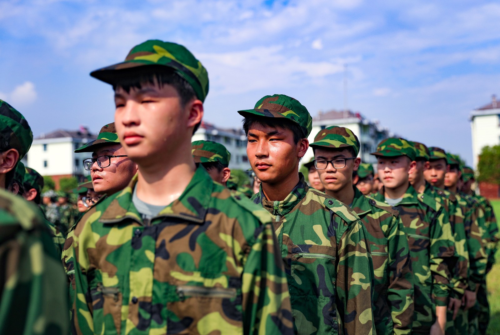 同城月：折叠城市里的30个昼夜轮回 解读