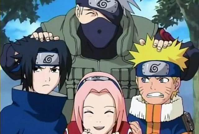 火影中三张第七班的合照,虽然都在笑,但却有这样的不同