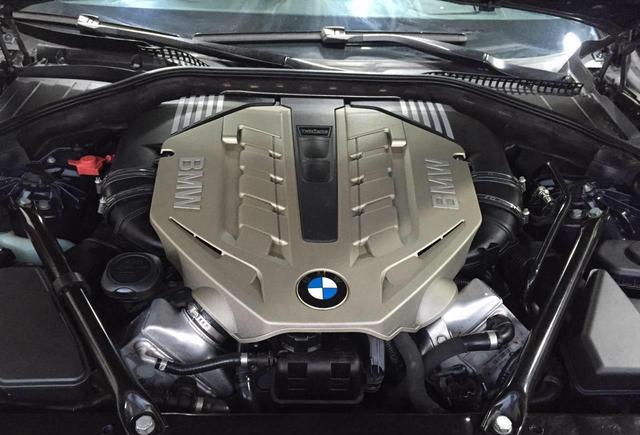 宝马730Li，做养护前拆卸过程中还真是大开眼界