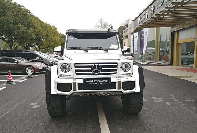 猛兽出笼！奔驰G500 4X4²到店实拍，一看就知道与G500的差别
