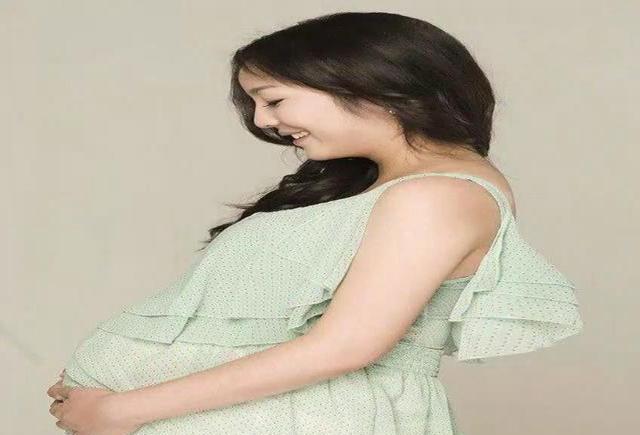 老公就急忙的带着小丽去医院,经过检查,孩子已经胎死腹中,后来了解了