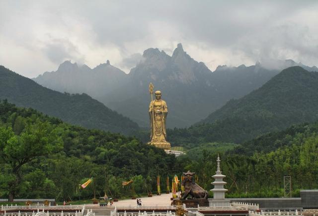 “江南第一山”之称的九华山