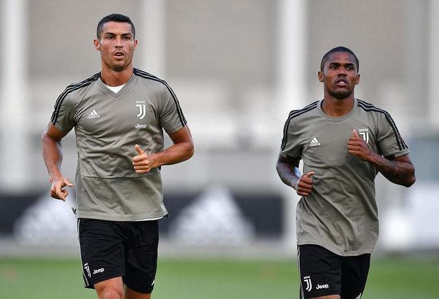 离开皇马,C罗难获进球,葡萄牙人终究成了球迷