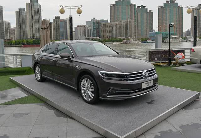 遇见带字母的大众,挂空挡,拉手刹,熄火