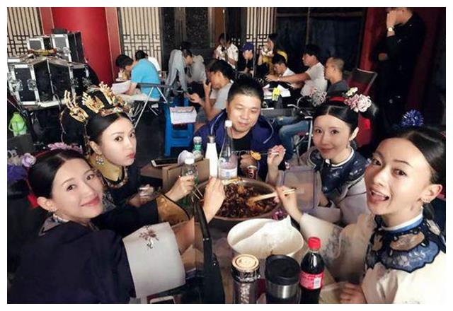 《延禧密室》幕后皇上剧照,看来攻略是真被绿秦皇爆笑攻略逃脱陵墓图片