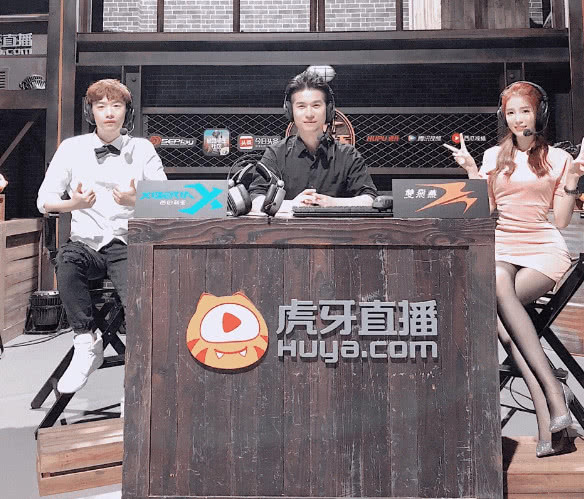 电竞离不开美腿?黑丝过后又现镂空裙!网友:无