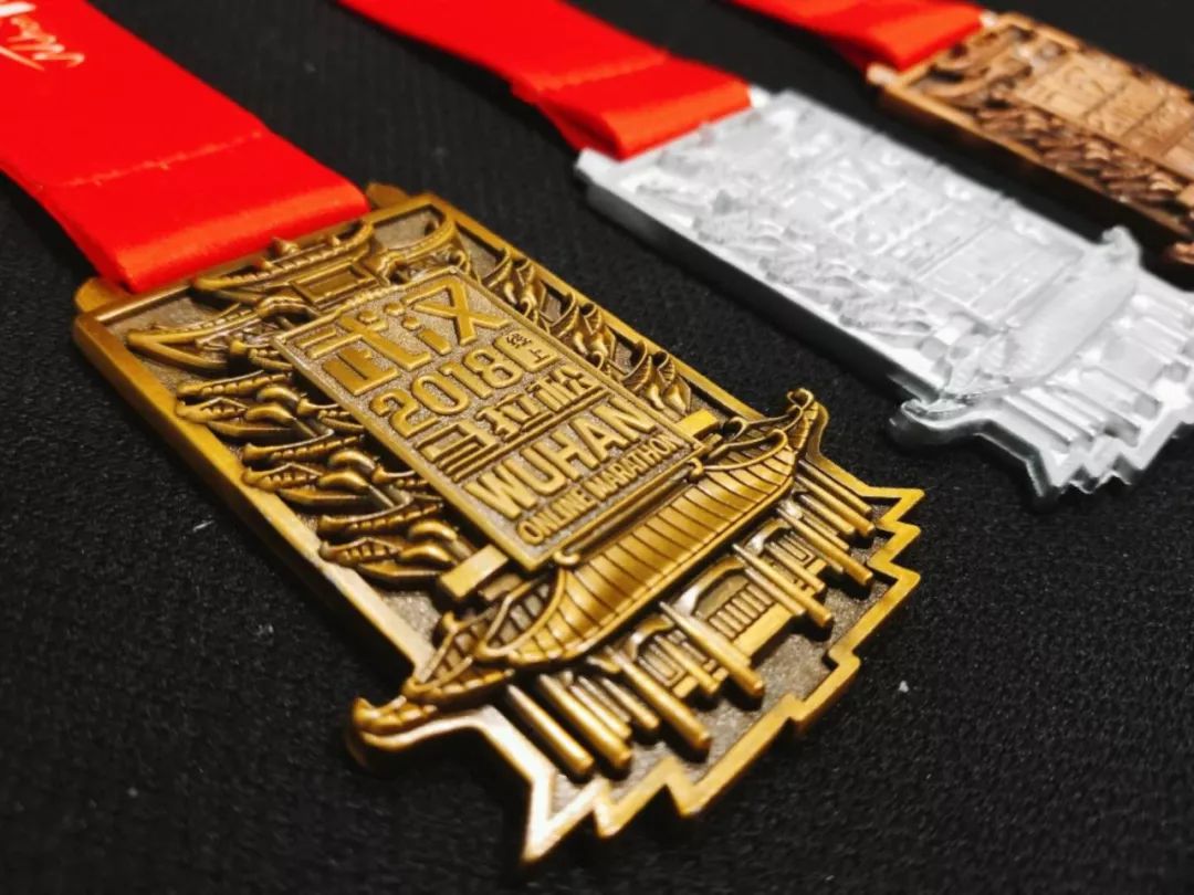 2018线上武汉马拉松奖牌实物亮相