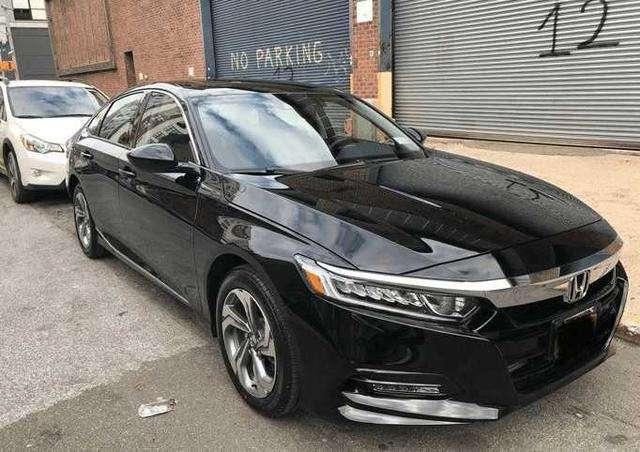 首批十代雅阁亮相，造型运动内饰科幻，16万起同级无敌